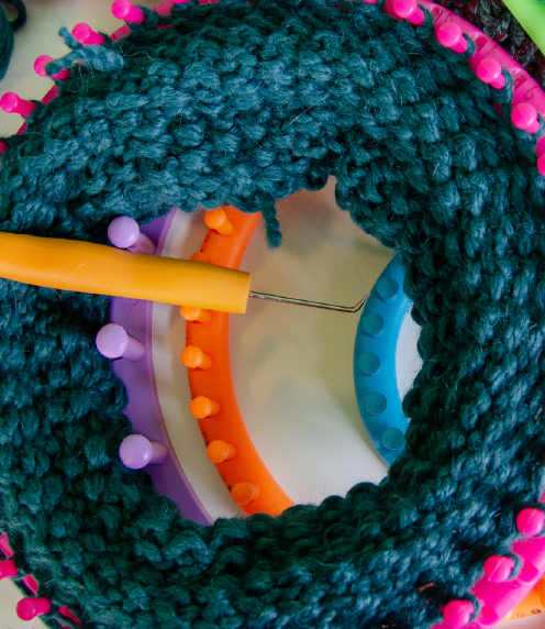 Knitted piece on a circular loom